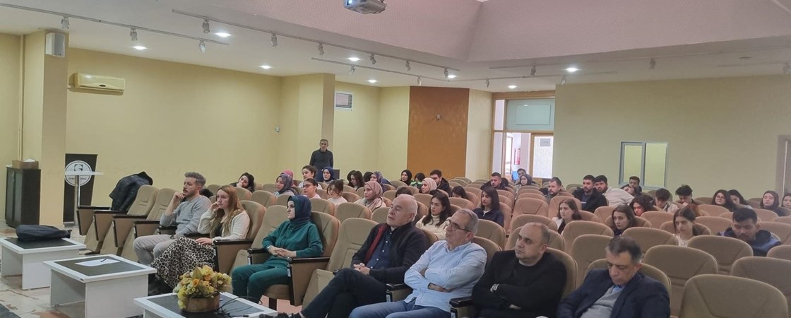 Ziraat Fakültesi'nde TEKNOFEST ve Yarışmalar Koordinatörlüğü Tanıtım Etkinliği Gerçekleştirildi!